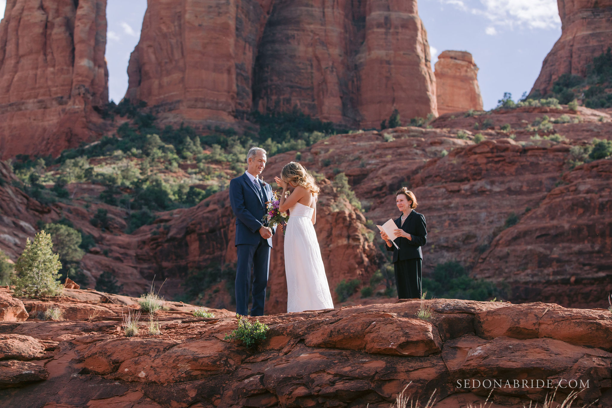 0028-sedonabride.com-cathedral-rock-elopement-wedding-diane-slideshow