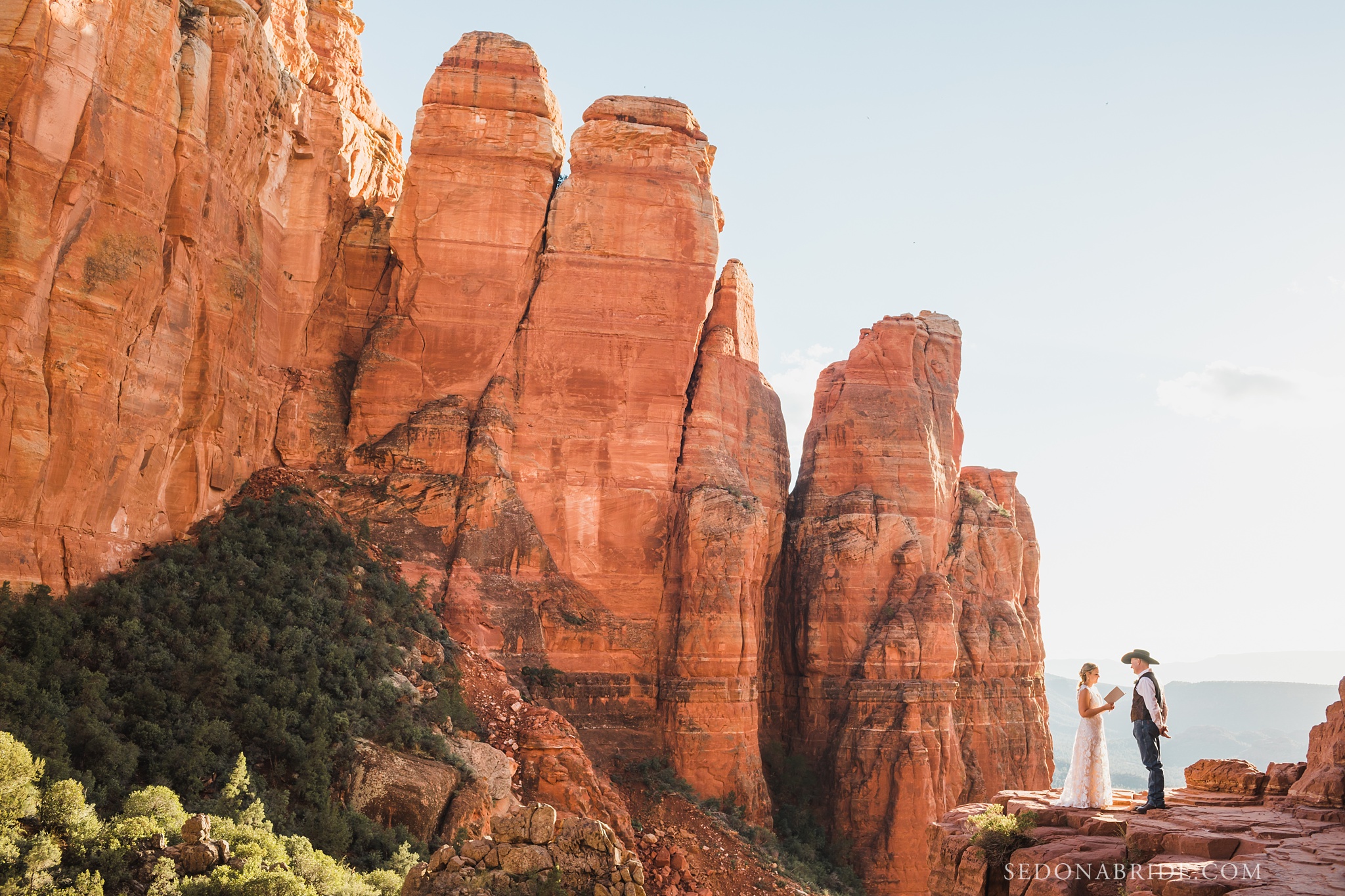 2018.11.16.sedona-bride-erin-cathedral-rock-klynn