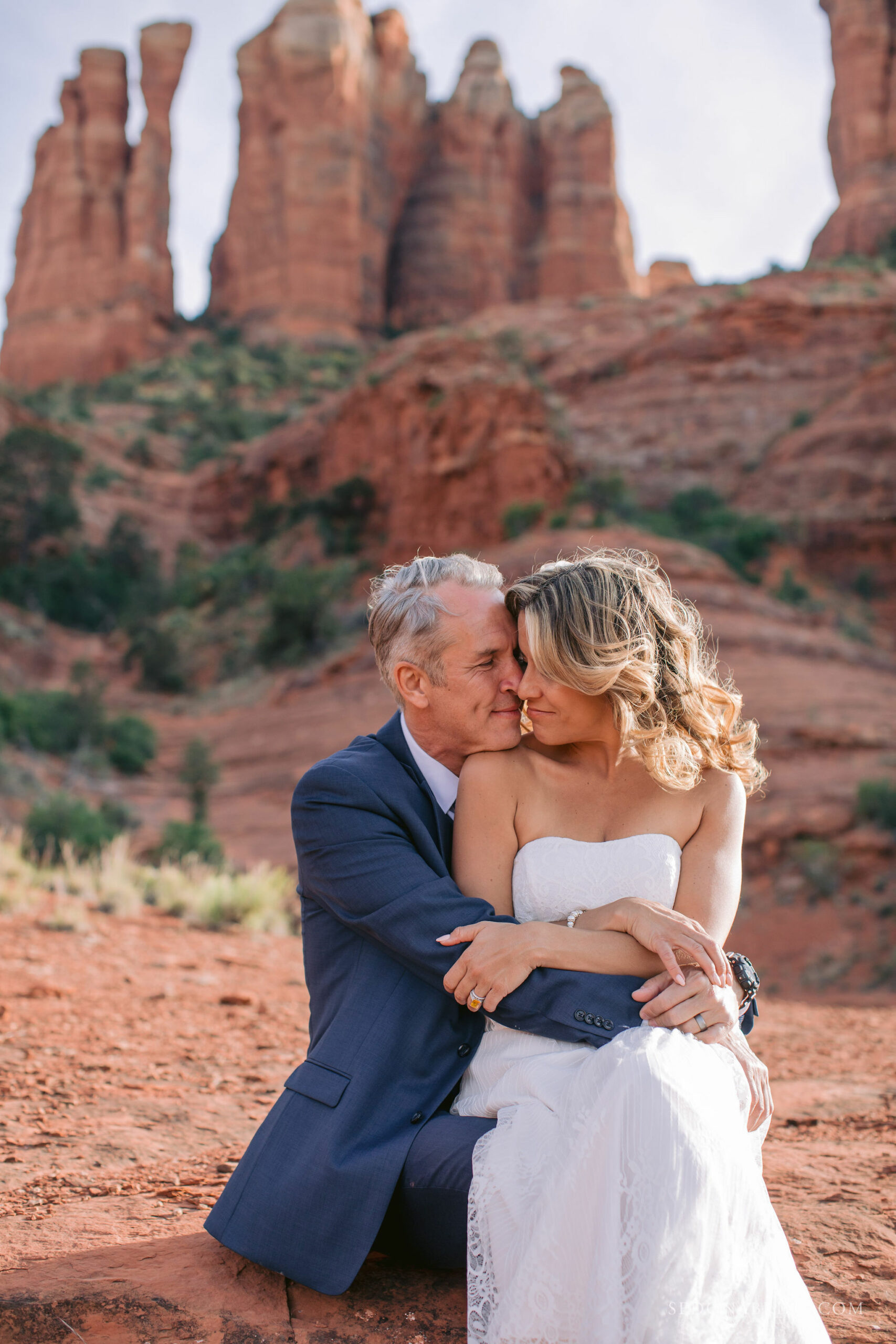 0070-sedonabride.com-cathedral-rock-elopement-wedding-diane-slideshow