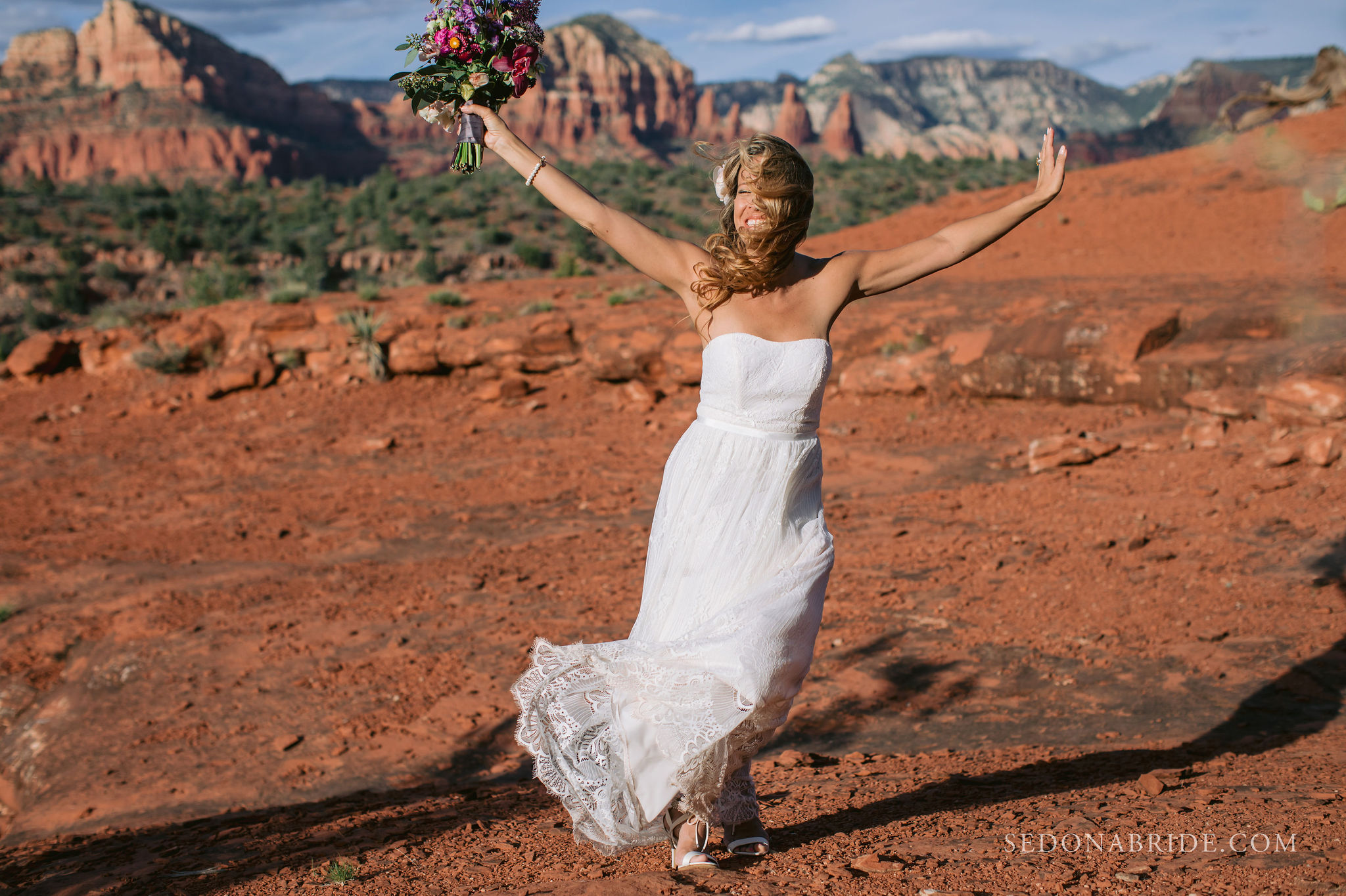 0075-sedonabride.com-cathedral-rock-elopement-wedding-diane-slideshow